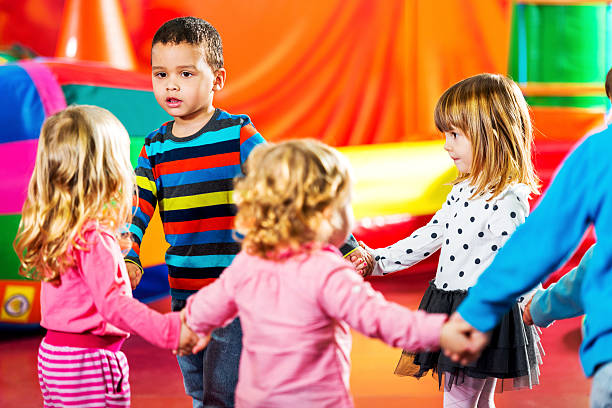 Spielende Kinder