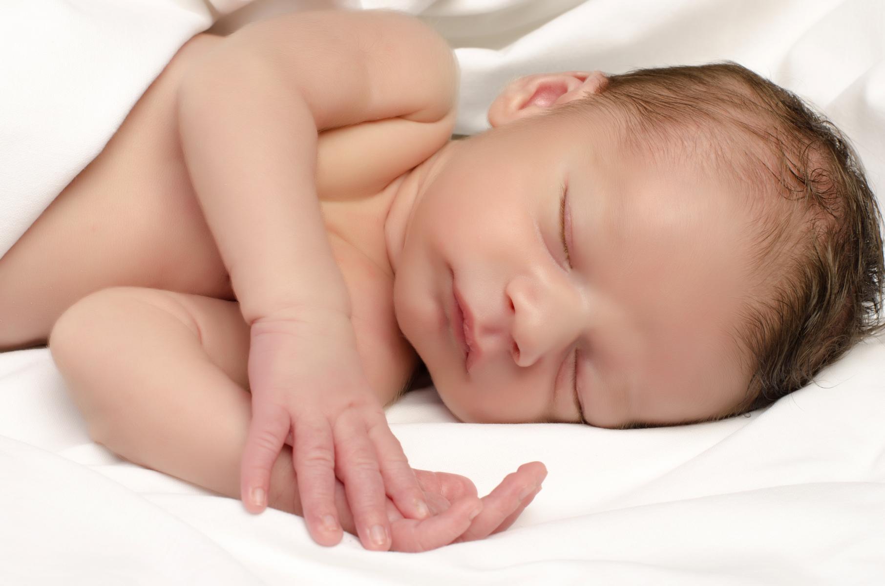 Schlafendes Neugeborenes